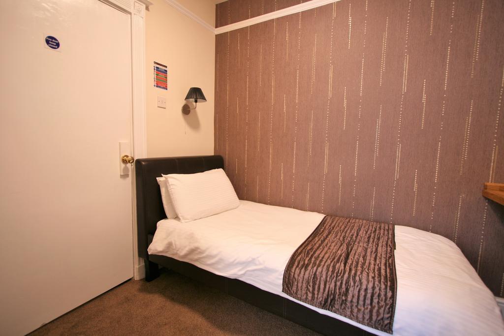 Central Hotel Cheltenham By Roomsbooked Exterior foto
