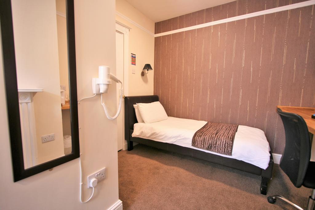 Central Hotel Cheltenham By Roomsbooked Exterior foto